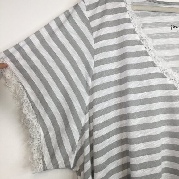 Torrid Classic Fit V-neck White/Gray Striped Lace Trim Top Size 6X. NWT - Picture 5 of 15